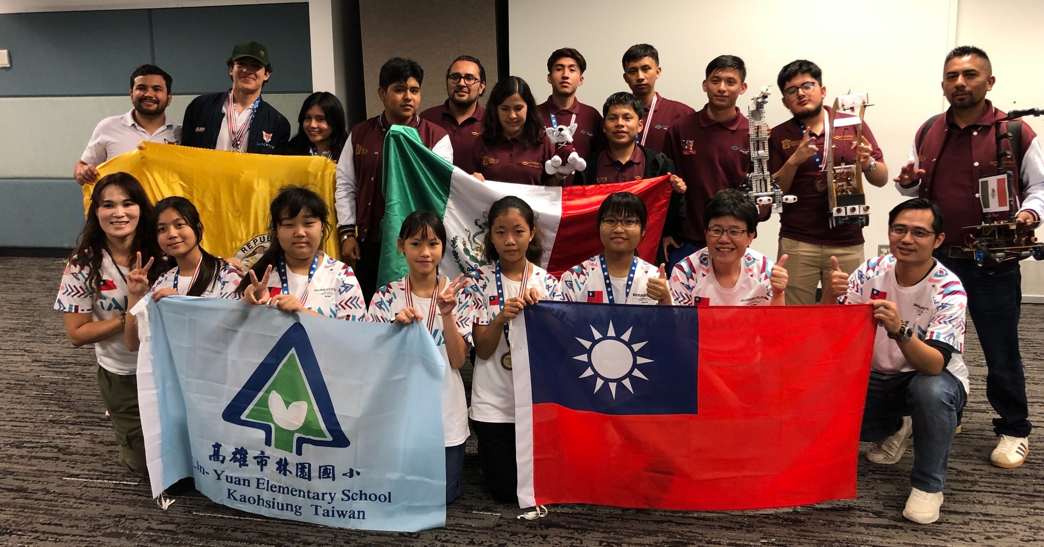Triunfo en Campeonato Internacional RoboRAVE 2025, Silicon Valley.